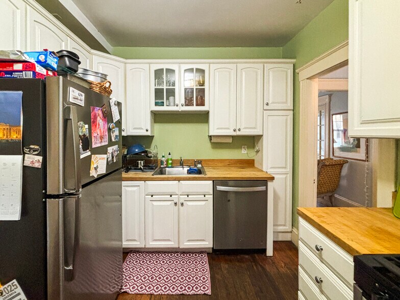 Kitchen - 7 Austin Park