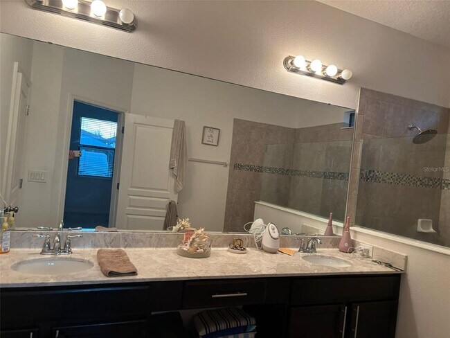 Building Photo - 1000 Vicenza St