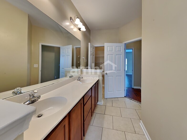 Building Photo - 400 Stoney Field Dr