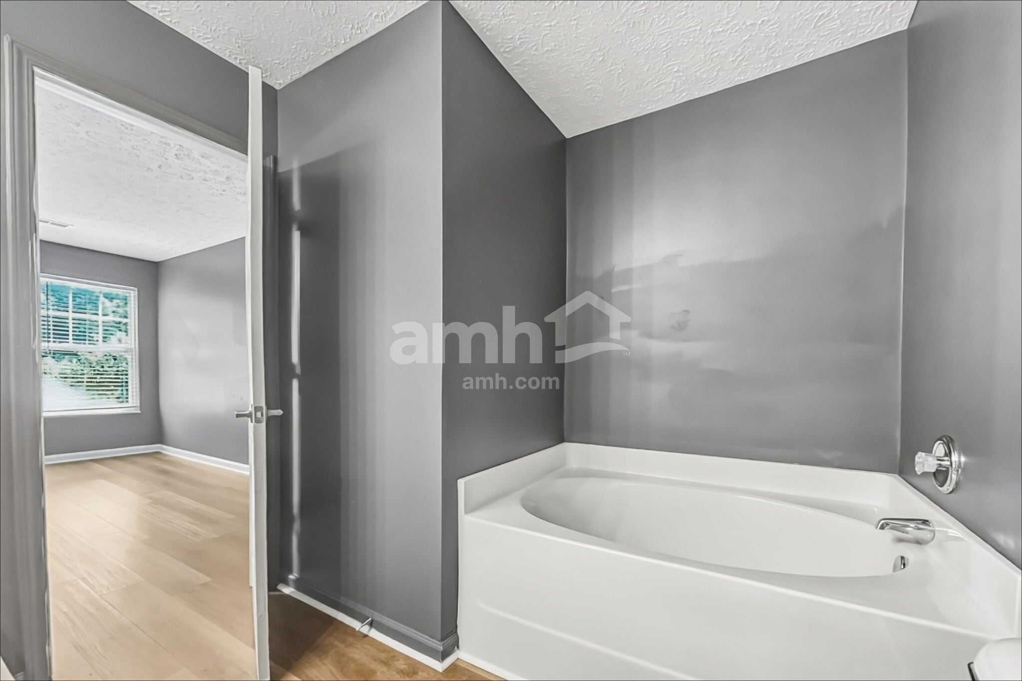 Building Photo - 3136 Hidden Creek Dr