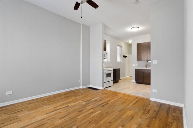 Building Photo - 1532 W 18th Pl