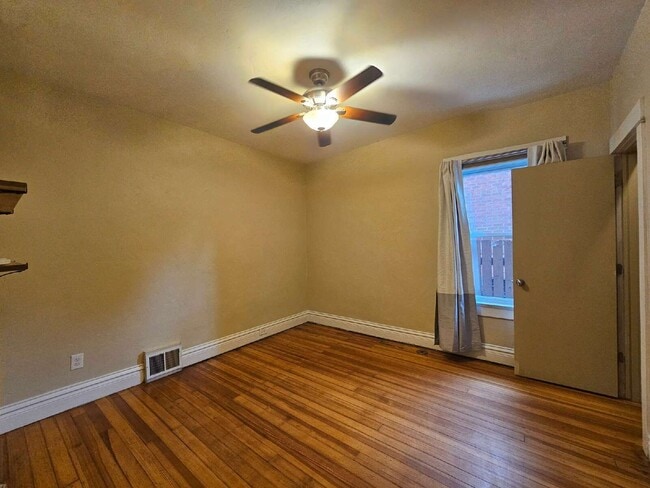 Building Photo - 719 W 1st Ave