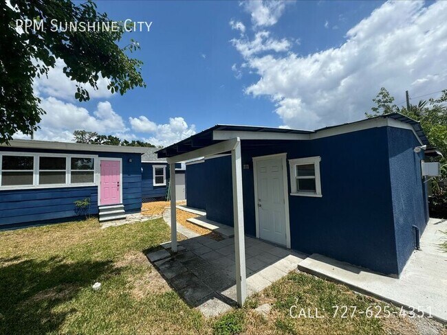 Building Photo - 2017 Oceanview Pl