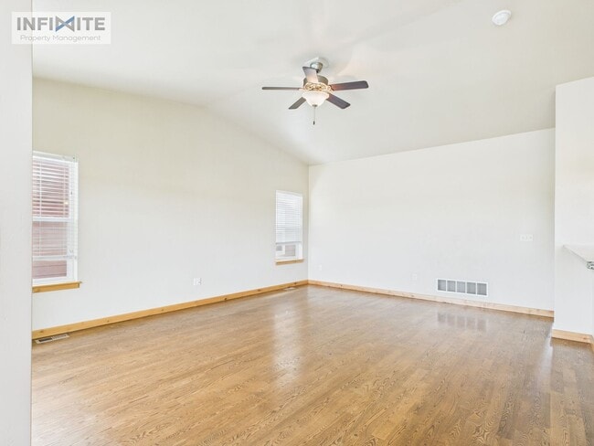 Building Photo - 3 Bedroom with Attached Garage