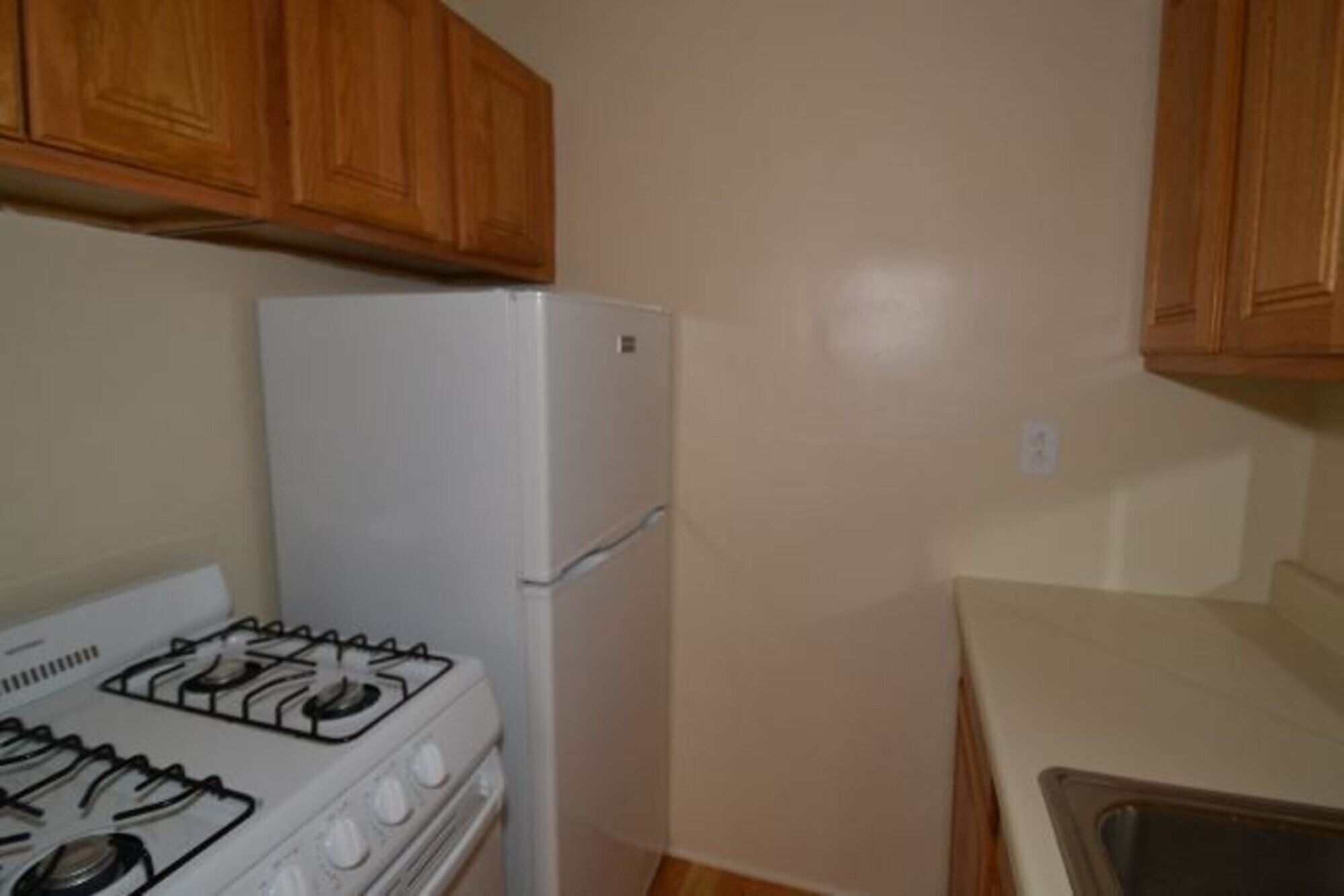 Building Photo - 429 W Roscoe St