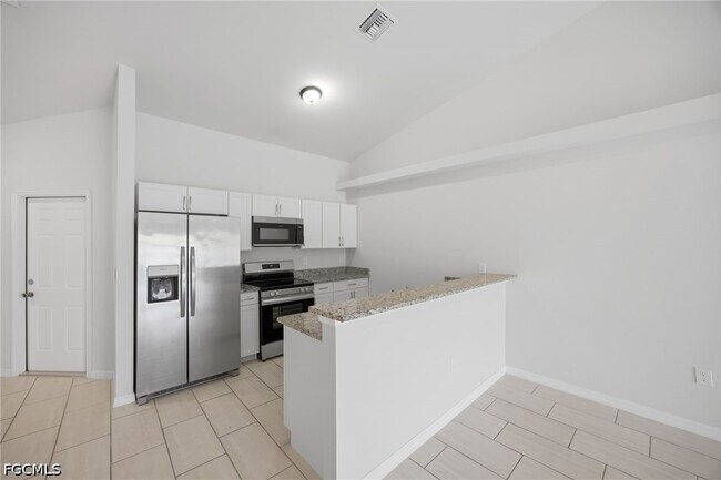 Building Photo - 1426-1428 Cape Coral Pkwy W