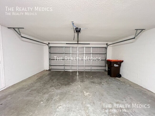 Building Photo - 53 Maple Dr