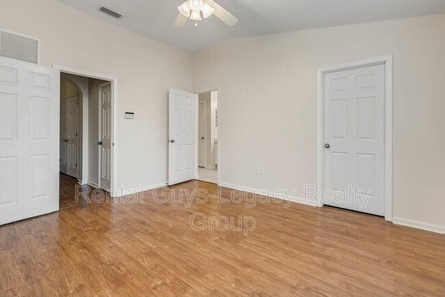 Building Photo - 5868 Pavilion Dr