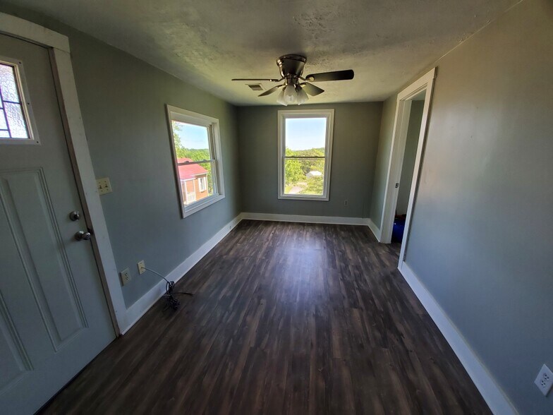 Living Room - 113 S Crestwood St