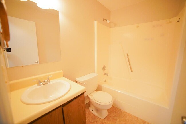 Building Photo - 2739 W Tharpe St