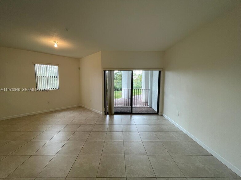 Building Photo - 10600 NW 88th St