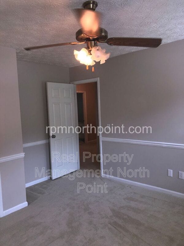 Building Photo - 1565 Maple Ridge Dr