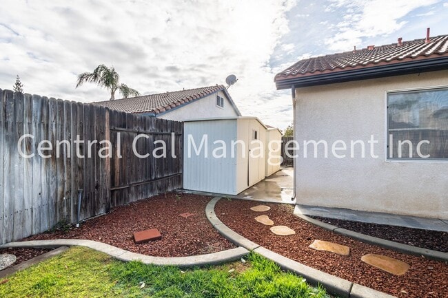 Building Photo - 3 Bedroom/2 Bath Home in Desired Riverlakes Community - $2395 per month!