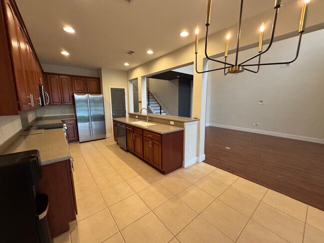 Building Photo - Spacious 4 Bedroom Spring Isle Home AVAILA...