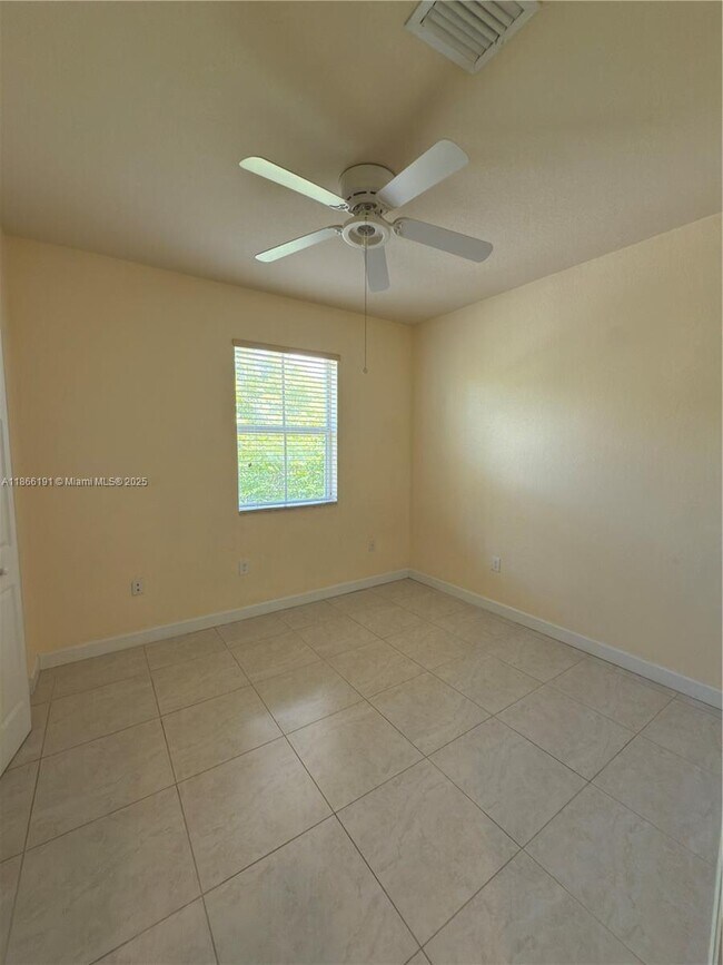 Building Photo - 14728 SW 25th Ln