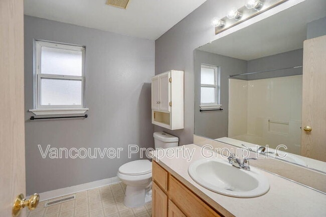 Building Photo - 5606 NE 48th Ave