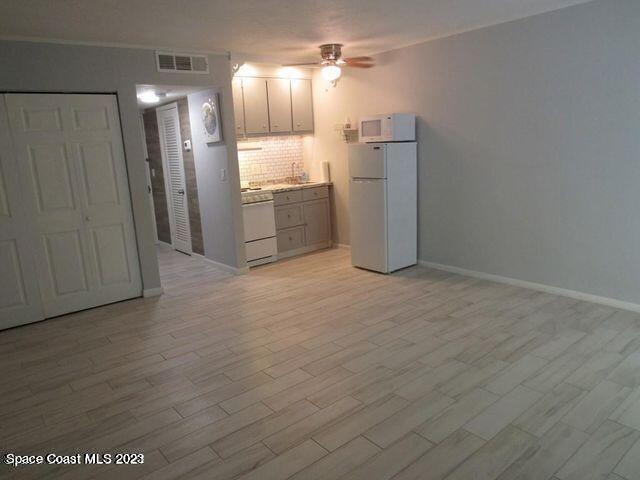 Building Photo - 221 Columbia Dr