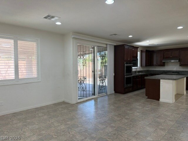 Building Photo - 6460 W Diablo Dr