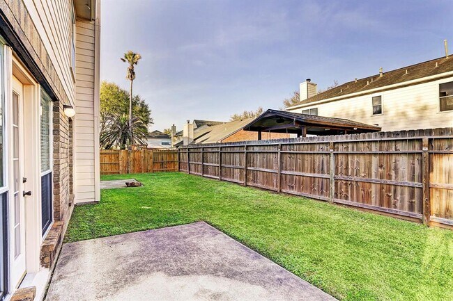 Building Photo - 3911 Spring Garden Dr