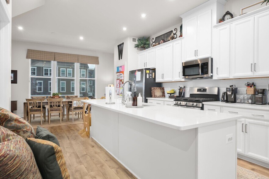 Building Photo - 1721 Beech Leaf St