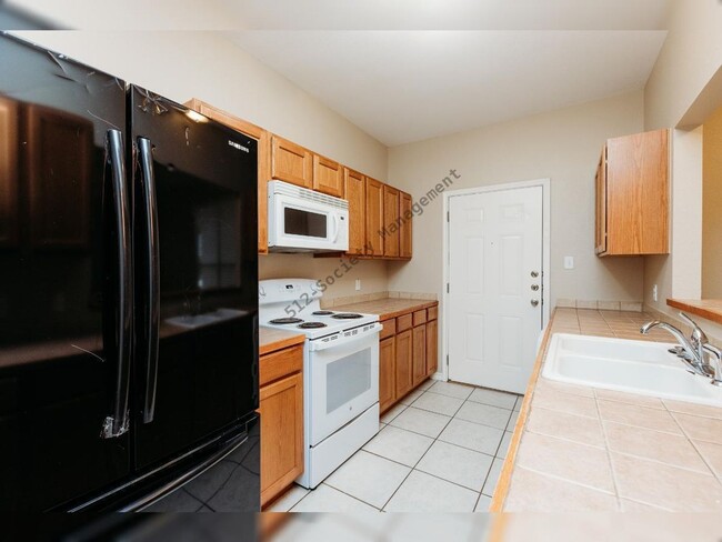 Building Photo - 212 Sandstone Dr