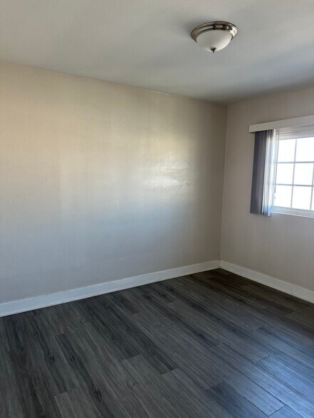 Building Photo - 11801 Hart St