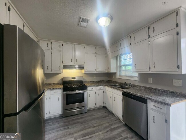Building Photo - 1168 Pinedale Cir NW
