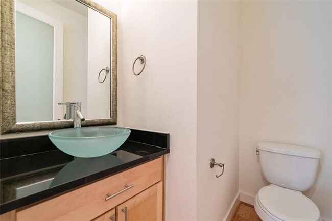 Building Photo - 194 Harvard St