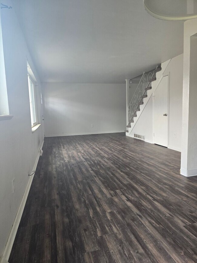 Building Photo - 2 Bedroom Unit Available in Westminster!