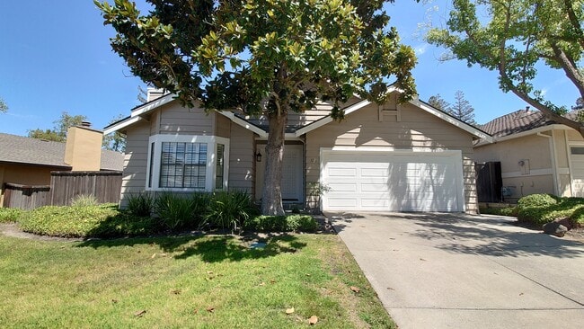 Building Photo - 636 Montezuma Ct