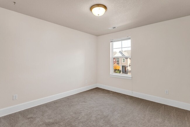 Building Photo - Beautifully Updated Home in Desirable Clackamas! + Solar