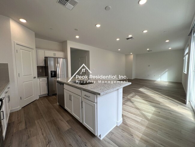 Building Photo - Newer Sacramento 4bd/2.5ba Home!