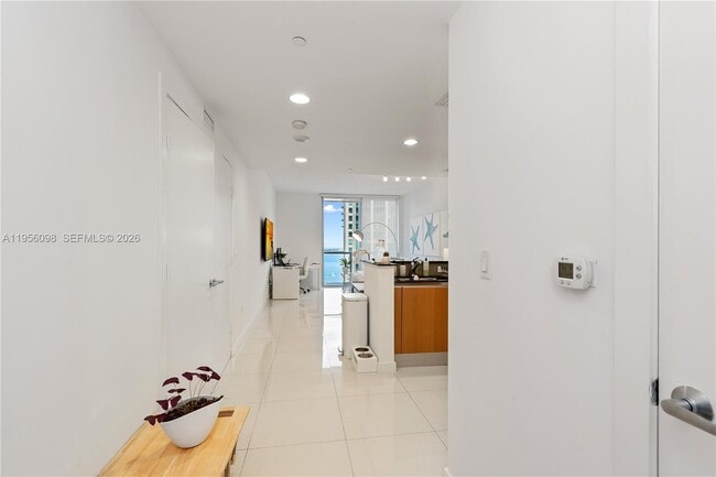 Building Photo - 1060 Brickell Ave