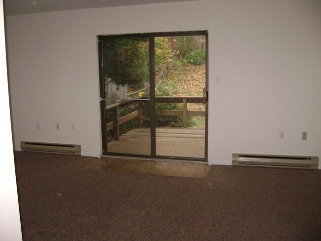 Building Photo - 3BR Townhome with garage! This house will ...