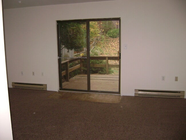 Building Photo - 3BR Townhome with garage! This house will go fast!!