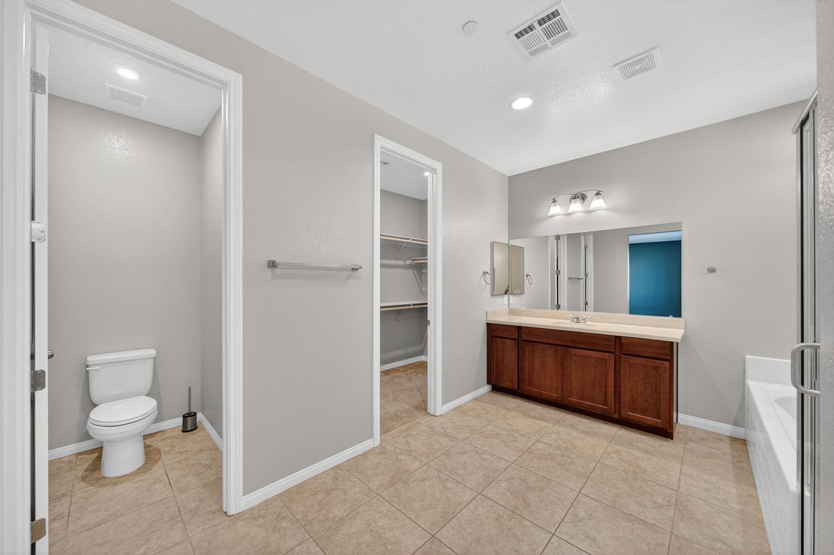 Building Photo - 8909 Wallner St