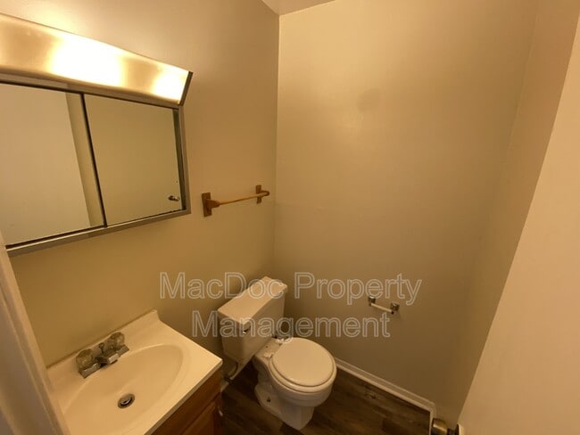 Building Photo - 729 Bellows Ave