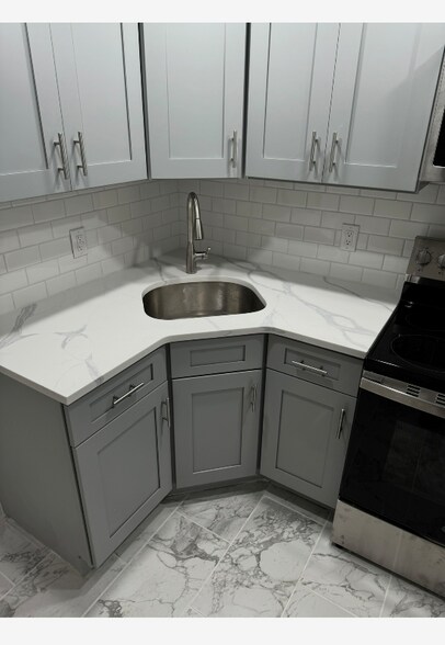 Building Photo - 101 Branch St