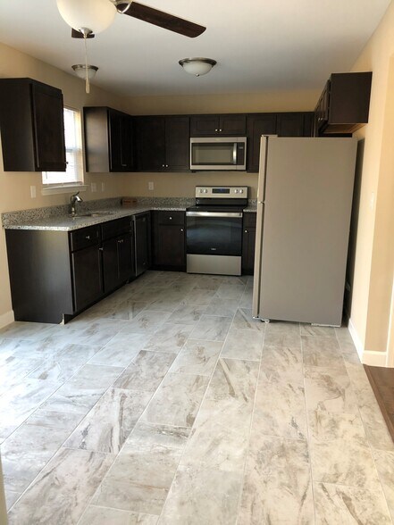 Building Photo - 1338 Village Circle Dr