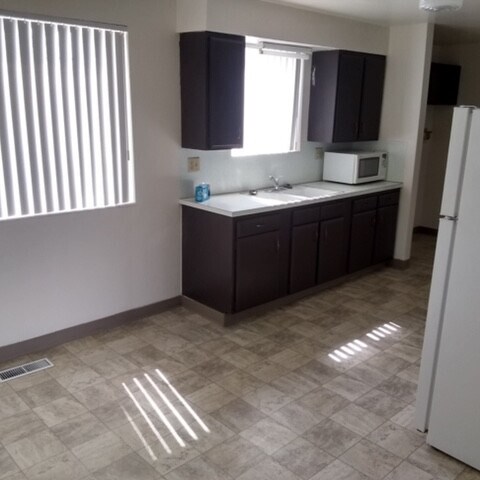 Building Photo - Ridge