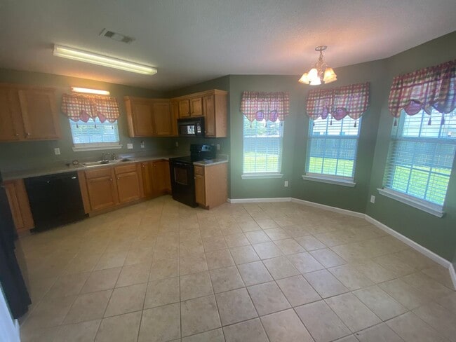 Building Photo - 601 Hidden Creek Cir