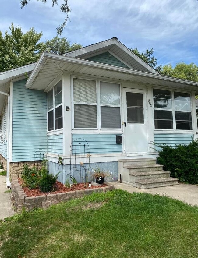 Building Photo - 503 E 5th St