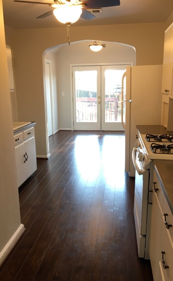 Spacious kitchen with gas stove, built-in microwave, fridge, dishwasher, garbage disposal, and a lar - 629 Hillpine Dr NE