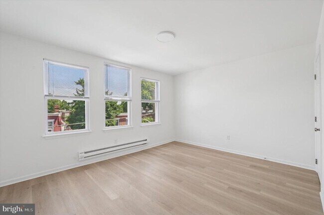 Building Photo - 330 N 61st St