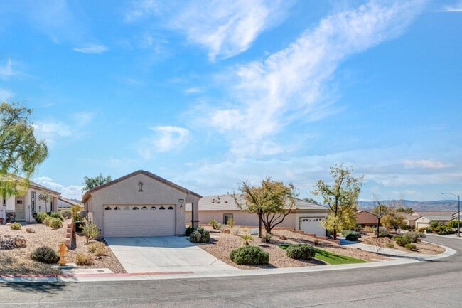 Building Photo - Beautifully upgraded 2Bed 2Bath in Solera Anthem 55+