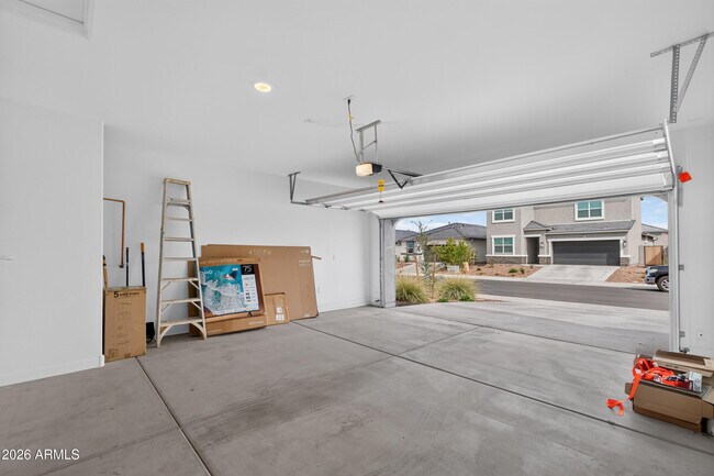Building Photo - 1823 W Sombra Ave