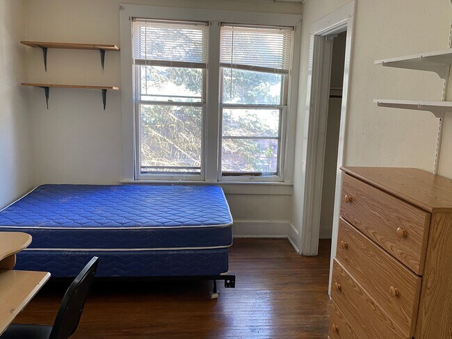 Building Photo - 604 W Elm St