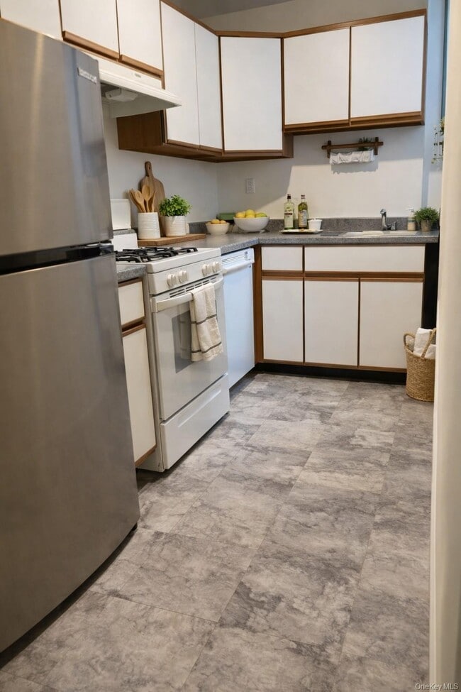 Building Photo - 14 Stevens St