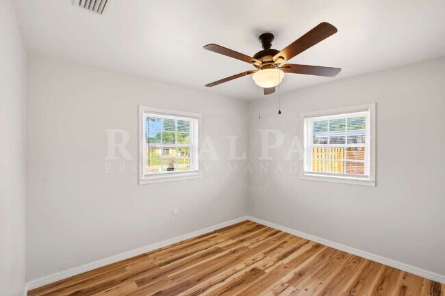 Building Photo - 2/1 Retreat in North Fort Myers: Apartment Life Called. We Didn't Answer.