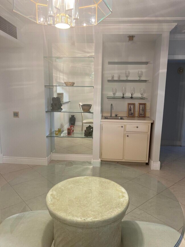 Building Photo - 14475 Strathmore Ln